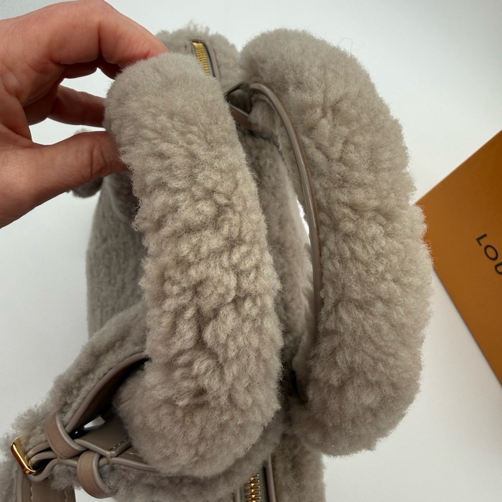 Louis Vuitton Pulsion Lockit Gray Shearling Handbag (2011) - Picture 5 of 16